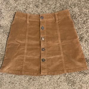Size 0 Tilly’s corduroy skirt. Great condition